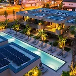 Sun Village Residence Con Piscina - Piazza Aurora - Adria Holiday Jesolo - Family Apartments